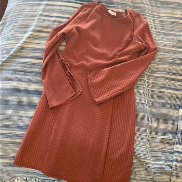 Summer & Sage Bell sleeve dress - Picture 2 of 5